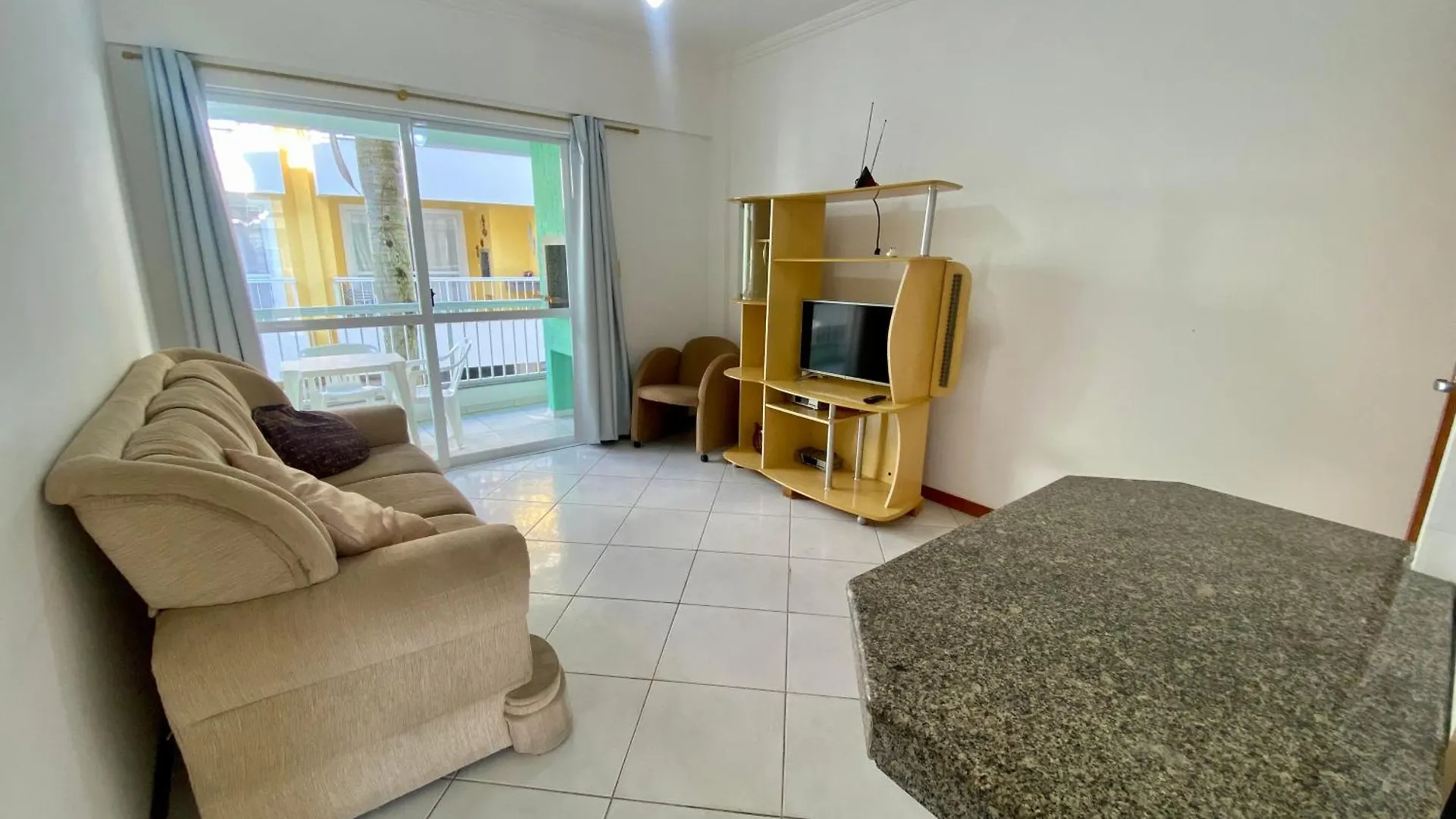 Apartamento Em Bombas 2 Dormitorios location